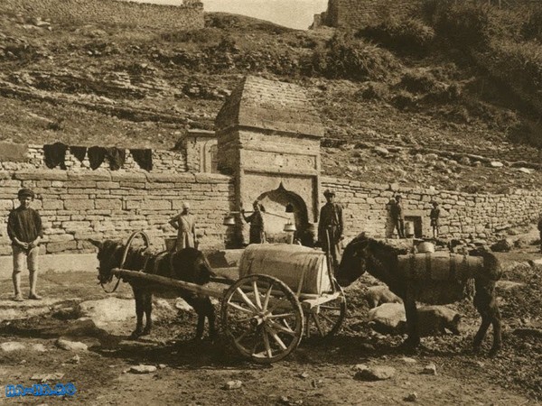 Imagini, poze, fotografii: Caravana la fantana